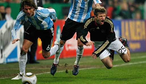Am 3. März 2010 debütiert Müller in der heimischen Allianz Arena für Deutschland gegen Argentinien (0:1)