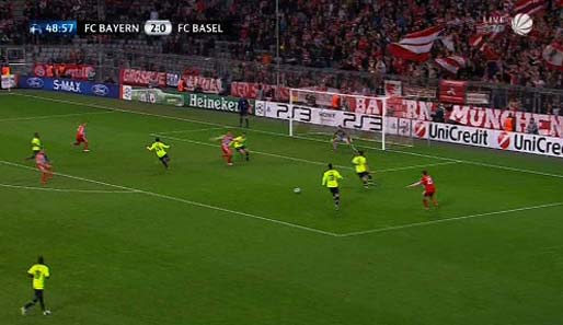 Genau im richtigen Moment legt Müller den Ball zu Ribery ab, der wieder genau richtig steht am Strafraum