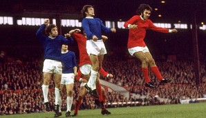 Einer der Besten Englands im Duell gegen die Liverpooler Blues: Manchster Uniteds George Best (r.) im Jahr 1968