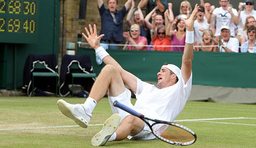It's over! Game, Set and Match Isner! Three sets to two, 6:4, 3:6, 6:7, 7:6, Seventy Sixty Eight!