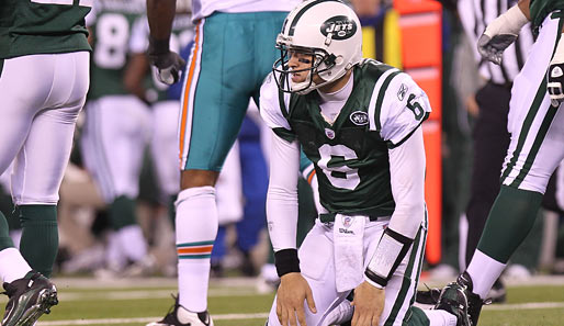 New York Jets - Miami Dolphins 6:10: Quarterback Mark Sanchez am Boden. Für die Jets läuft es plötzlich überhaupt nicht mehr