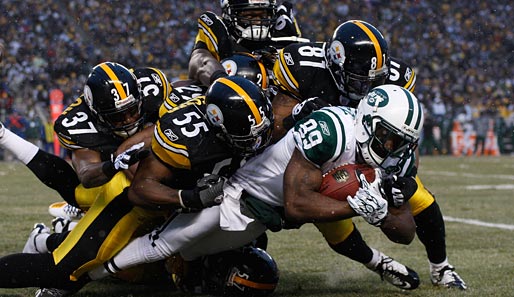 Pittsburgh Steelers - New York Jets 17:22: Mehr Tackle geht kaum - das Gros des Steelers-Special-Teams stürzt sich auf Jerricho Cotchery
