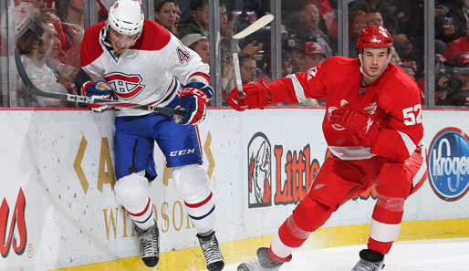 Weniger harmonisch geht's in der NHL zu. Maxim Lapierre von den Montreal Canadiens wird von Detroits Jonathan Ericsson mal eben an die Scheibe geklatscht