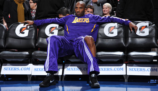 Lakers-Star Kobe Bryant gibt sich vor dem Spiel gegen die Philadelphia 76ers ganz besonders soft und locker. Die Los Angeles Lakers siegten mit 93:81