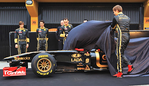 Am Montag stellte unter anderem Renault sein neues Auto vor. Auffällig: Die gute alte schwarz-goldene Lotus-Lackierung