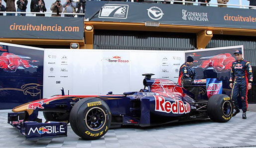 Das ist der neue Toro Rosso. Im Gegensatz zum Schwesterteam Red Bull haben sich die Italiener die Heckflosse gespart