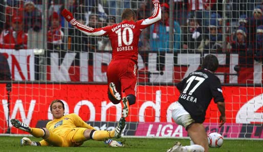 Bayern München - 1. FC Kaiserslautern 5:1: Arjen Robben ist zurück, Arjen Robben trifft. Der Holländer schießt die Bayern kurz vor der Pause in Führung