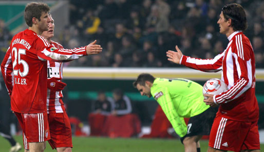 Thomas Müller (l.) hatte mit seinem Doppelpack großen Anteil am Auswärtssieg. Die Bayern stehen im Halbfinale