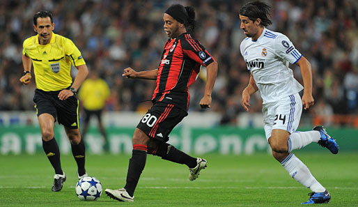 Sich mit den besten Spielern der Welt messen - so das Ziel von Khedira (r.). Durch den Wechsel zu Real Madrid sind Spiele gegen Ronaldinho und Co keine Seltenheit mehr