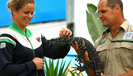 Auch Kollegin Kim Clijsters (l.) ist noch bei den Australian Open am Start. In der spielfreien Zeit gibt es Tierschau a la Dschungelcamp in Melbourne