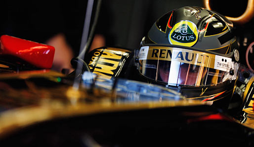 Tag 3 in Jerez und Nick Heidfeld erstmals im Renault-Cockpit. Passend zum Anlass hat er schon mal seine Helmfarben goldrichtig gewählt