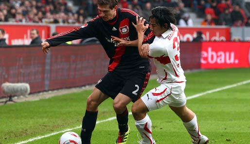 Bundesliga-Debüt für Shinji Okazaki (r.): Der Japaner durfte erstmals für Stuttgart ran und hatte gleich eine Großchance - die er allerdings vergab