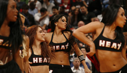 Wild things in der NBA! Die Heat-Cheerleader heizten vor dem Spiel gegen die Cleveland Cavaliers ordentlich ein. Miami Heat siegte mit 117:90