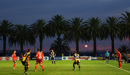 Playoff-Halbfinals in der australischen Fußball-Liga: Brisbane Roar (in Gelb und Schwarz) besiegt die Central Coast Mariners mit 2:0