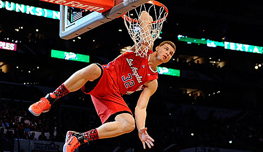 Der Lange muss ins Runde. Rookie Blake Griffin von den Los Angeles Clippers fliegt beim Slam-Dunk-Contest des All-Star-Games der NBA am schönsten und gewinnt