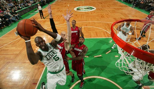 Die Bank der Eastern Conference wird angeführt von Kevin Garnett: Power Forward, Boston Celtics (14. Allstar-Game)