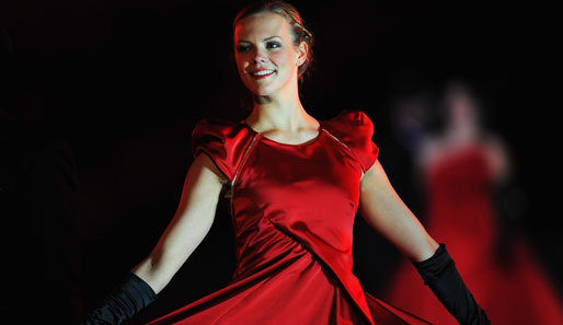 Bezaubernde Tänzerinnen tanzten bei der Eröffnungsfeier zu der Musik des Münchner Rundfunkorchesters