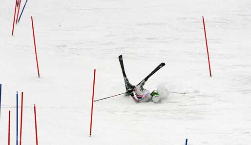 Letzter Tag der Ski-WM, der Herren-Slalom stand auf dem Programm. Und auch das ist Slalom: Steve Missilier legt sich im Stangenwald hin