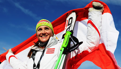 TAG 1: Die Österreicherin Elisabeth Görgl feiert überglücklich ihren Weltmeistertitel im Super-G