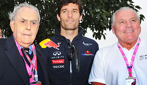 Vor der Session war die Laune bei Webber noch deutlich besser. Hier beim Fototermin mit den australischen Ex-Champions Jack Brabham (l.) und Alan Jones (r.)