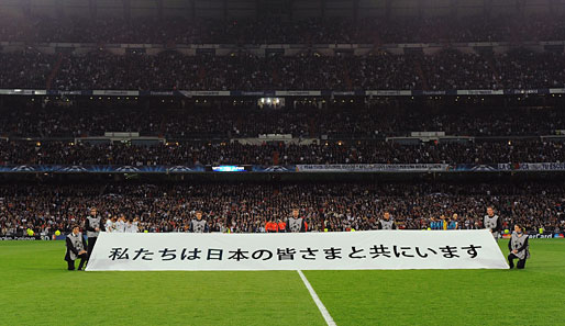 Real Madrid - Olympique Lyon 3:0: Auch in Madrid wurde vor dem Anpfiff den Opfern der Katastrophe in Japan gedacht