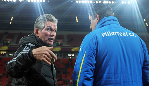 Jupp Heynckes vor dem Match im Gespräch mit Villarreal-Coach Juan Carlos Garrido Fernandez