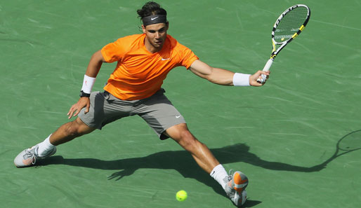 Sehr gelenkig, Herr Nadal! Der Spanier zeigt beim Turnier in Indian Wells fast einen perfekten Spagat