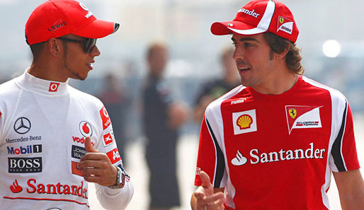 Von wegen Intimfeinde. Offenbar verstehen sich Hamilton und Alonso ganz gut, wenn sie nicht gerade im gleichen Team gegeneinander fahren