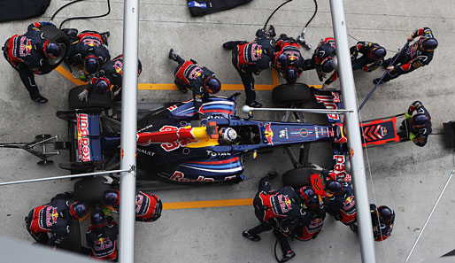 Die Boxenstopps im Team Red Bull liefen in Malaysia reibungslos - ganz im Gegensatz zu den Stopps bei Ferrari, die oft zu lange dauerten