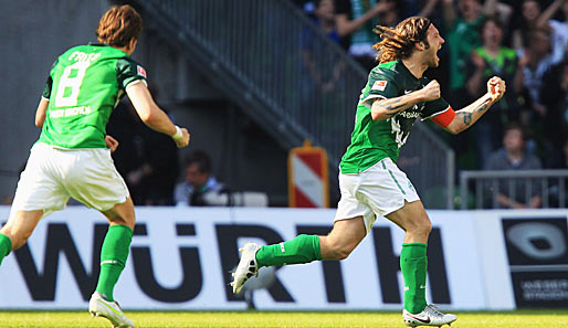Bremen drängte nach dem 0:1 auf den Ausgleichstreffer. Der gelang dann schließlich Torsten Frings (r.)