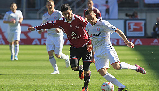 Bayern-Leihgabe Mehmet Ekici (l.) im Sprintduell mit Franck Ribery