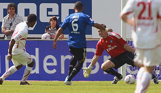 Stuttgart - Hamburg 3:0: Im Ländle ging es los mit einem Paukenschlag. VfB-Stürmer Cacau brachte sein Team schon in der 6. Minute in Führung