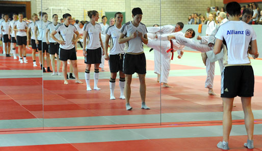 Die deutsche Frauen-Nationalmannschaft bereitet sich in Köln im Rahmen ihres Athletiklehrgangs auf die Weltmeisterschaft vor. Sportart Nummer 1: Taekwondo