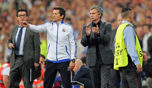 Real-Coach Jose Mourinho war mit der Entscheidung überhaupt nicht einverstanden, applaudierte hämisch und musste auf die Tribüne