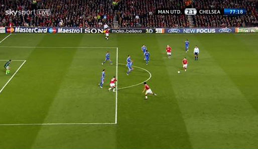 Im Gegenzug führt Giggs den Ball nach Zuspiel Rooney. Hernandez zieht Ivanovic in die Mitte, Park stößt in die Lücke