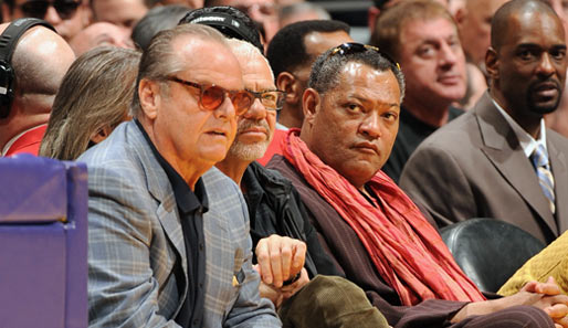 Jack Nicholson gehört mittlerweile schon zum Inventar bei den L.A. Lakers. Gegen die Denver Nuggets musste er zusammen mit Laurence Fishburne eine Pleite anschauen