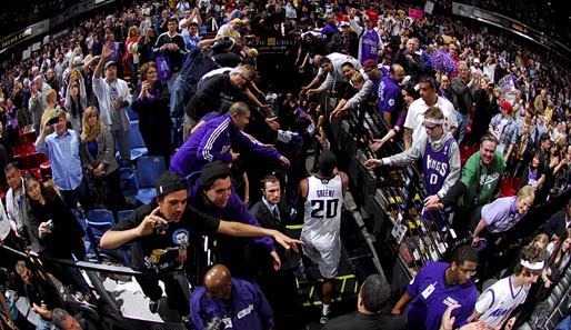 Riesen Stimmung in Sacramento. Nutzte zwar nichts, doch die Kings-Fans kamen im Derby gegen NBA-Champion L.A. Lakers trotzdem auf ihre Kosten