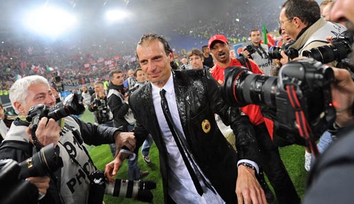 Coach Massimiliano Allegri konnte der Champagnerdusche nicht entfliehen. Es war sein erster Meistertitel