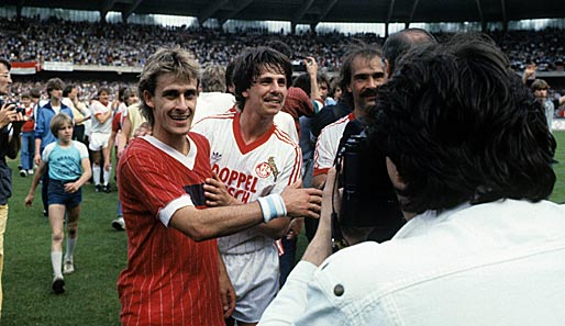 1. FC Köln - Fortuna Köln 1:0 (1983): Gegen den zweitklassigen Stadtrivalen Fortuna gelang Pierre Littbarski (l.) im Müngersdorfer Stadion das Tor des Tages