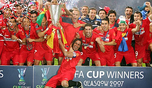 Sevilla konnte so den Erfolg aus dem Vorjahr wiederholen. Bereits 2006 hatten sie den UEFA-Cup in Eindhoven gegen den FC Middlesborough gewonnen