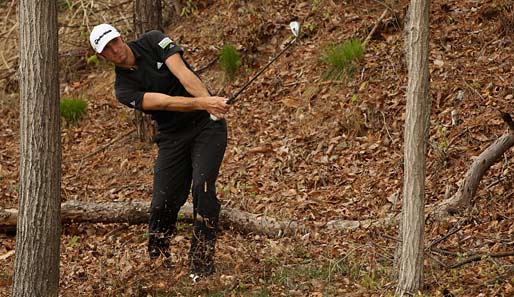 Final round beim Ballantine's Championship im Blackstone Golf Club: US-Golfer Dustin Johnson probiert sich im südkoreanischen Icheon als Holzfäller