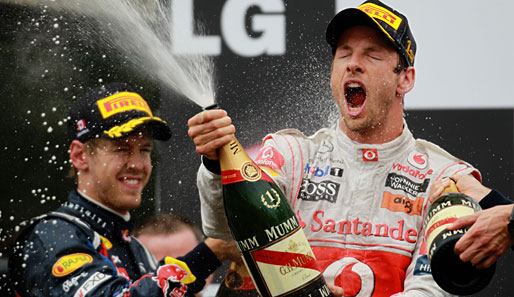 Die pure Freude! Bei der Siegerehrung spielte Sebastian Vettel (l.) neben Button dieses Mal nur die zweite Geige