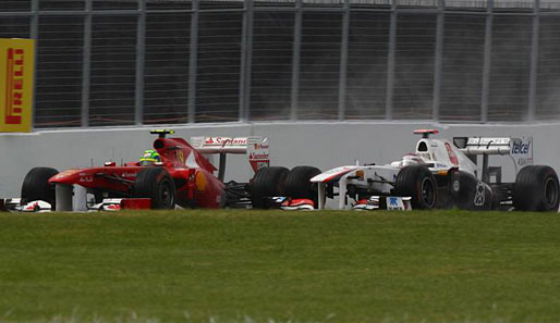 Felipe Massa im Ferrari und Kamui Kobayashi im Sauber lieferten sich mehrere heiße Duelle. Am Ende lag Massa auf dem Zielstrich um 45 Tausendstel Sekunden vorn
