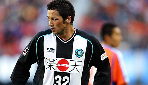 2004 schnürte Mansiz für den japanischen Erstligisten Vissel Kobe. Aufgrund von Verletzungsproblemen kam er nur auf drei Einsätze für die Japaner