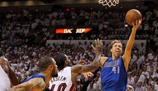 Dirk, unser Star in den NBA-Finals! Hier mit den entscheidenden zwei Punkten in den Schlusssekunden im zweiten Spiel der Finalserie gegen Miami
