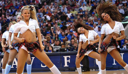 Manege frei für die heißesten Cheerleader, die die NBA Finals 2011 zu bieten haben. Da werden doch glatt Erinnerungen an die Schulzeit wach