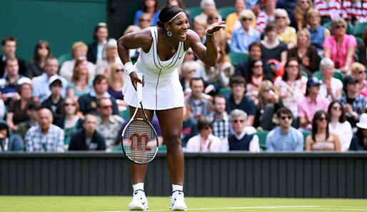Tag 2 wird Ihnen präsentiert von Serena Williams, die gut gelaunt war, obwohl sie sich gegen Aravane Rezai erst in drei Sätzen duchsetzte