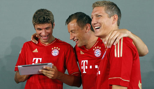 ...was bei einigen der Bayern-Profis (hier: Müller, Olic, Schweinsteiger, v.l.) für heitere Stimmung sorgte