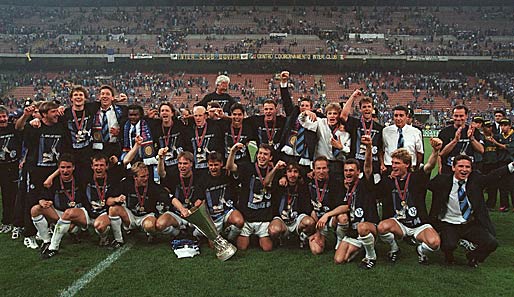Der größte Erfolg: 1997 besiegte Schalke 04 Inter Mailand im Endspiel des UEFA-Cups und brachten den Pott in den Pott. Die Eurofighter waren geboren