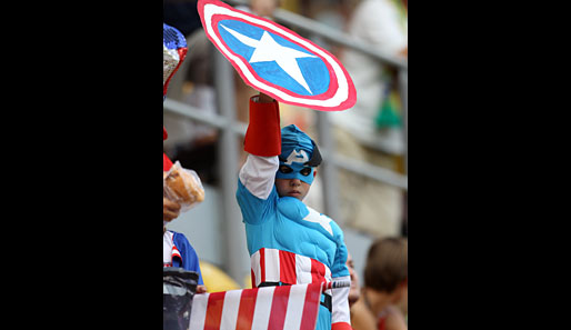 Superman? Spiderman? Nein, er ist Captain America und eilt bei der WM 2011 weiterhin von Sieg zu Sieg. Mal sehen, ob er die USA ins Finale beamt - oder was immer Captain America so tut